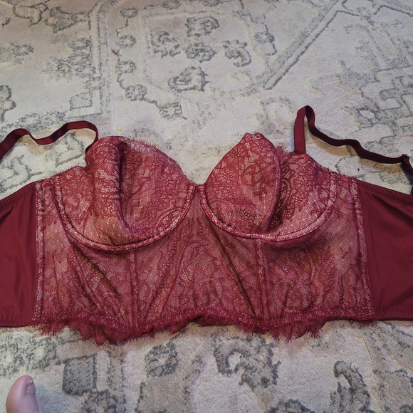 Victoria's Secret Red Lace Underwire Bra - Picture 2 of 8